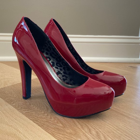 GUESS women size 8 shiny red patent leather chunky platform pump heel - Picture 2 of 9